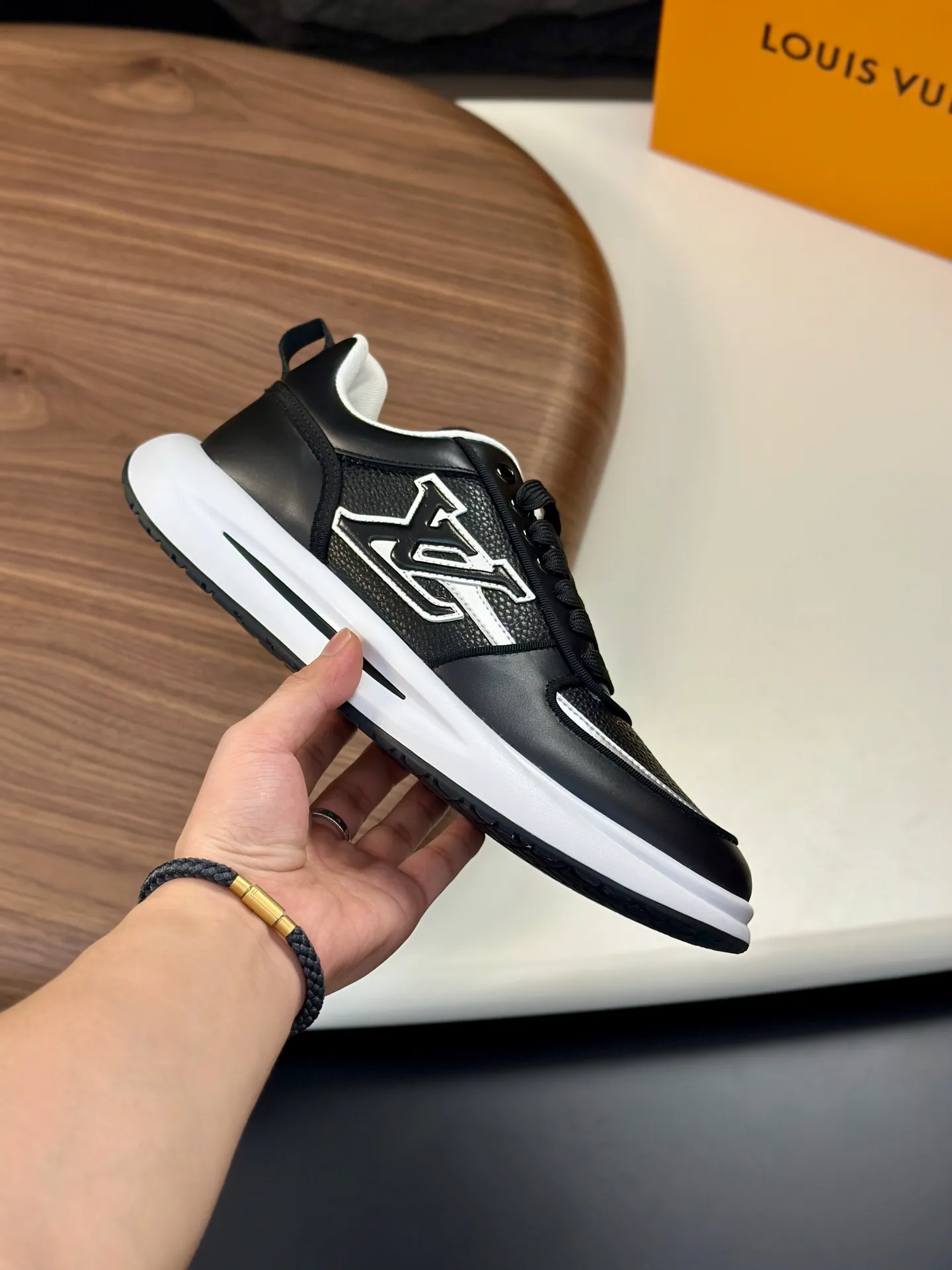 Men's shoes💰780 Lv 🔍Top purchasing agent🇮🇹 Louis Vuitton, the sports sneaker counter is synchronized, the uppers are imported from Italy, high-quality splicing colorful and complex crafts, the imported mesh padding is soft and comfortable, soles: original soles specially provided by the original factory, T men's men's shoes 💰U exclusive movable molded soles are super comfortable, original factory and single goods, 🔍🔍high quality, you can enter and leave the counter at will, welcome to compare, code number 38-44 (customized 45)